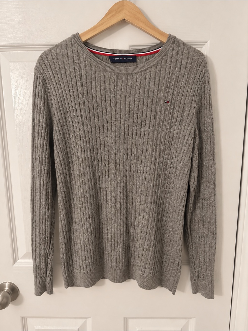 Tommy Hilfiger Women’s Cable Knit Crewneck Sweater - Gray
